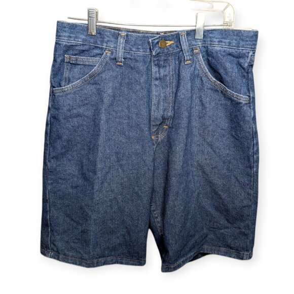 NWT Wrangler Relaxed Fit Men's Shorts Size 32 Sits at Natural Waist Hits Knees - Picture 1 of 16
